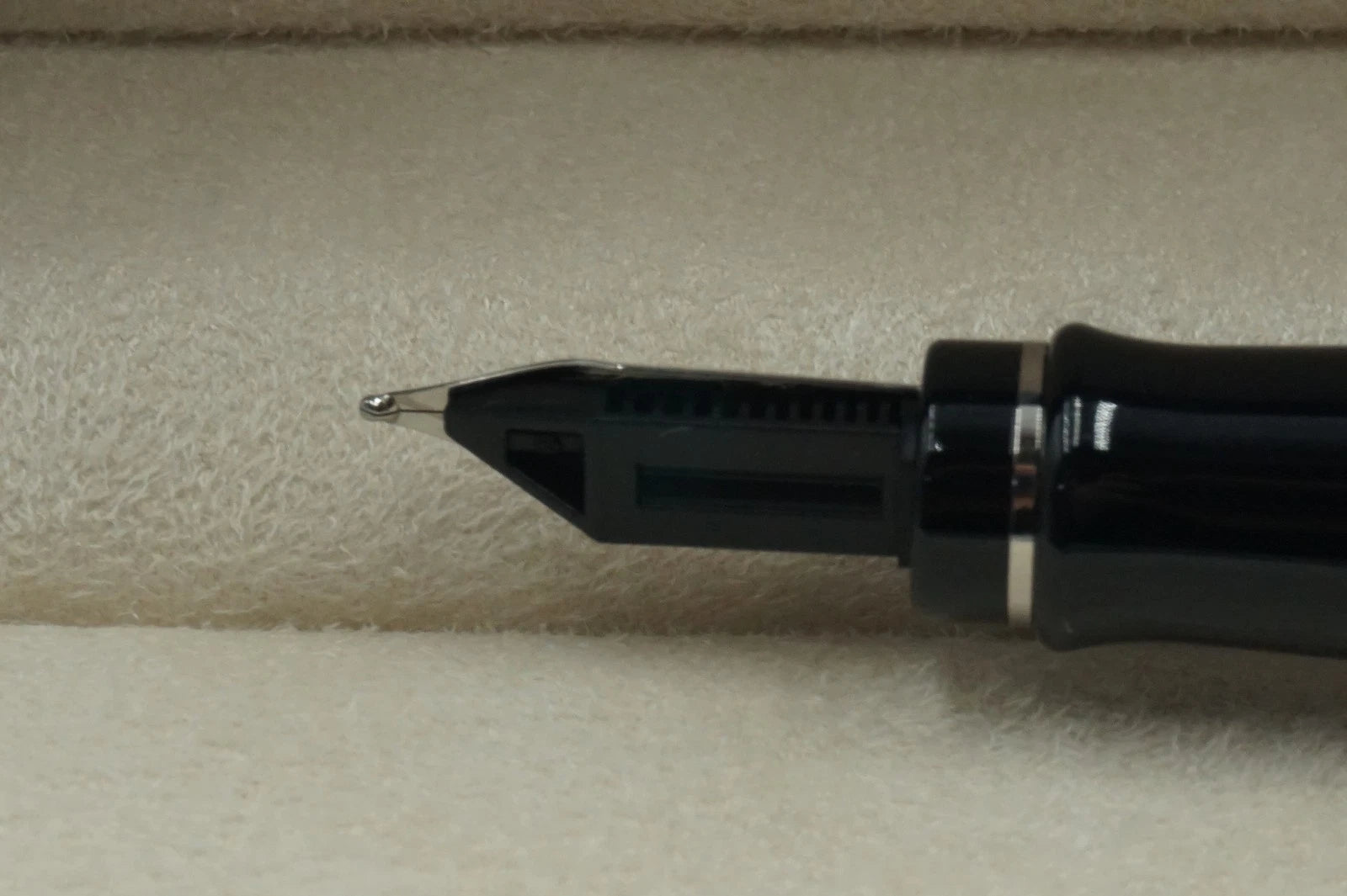 Waterman Expert Fountain Pen | Gloss Black with Chrome Trim | Medium Nib